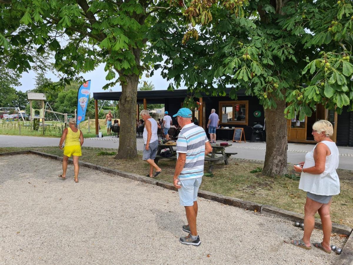 Chalet 582 Op Recreatiepark De Wielen Sint Maarten Exterior foto